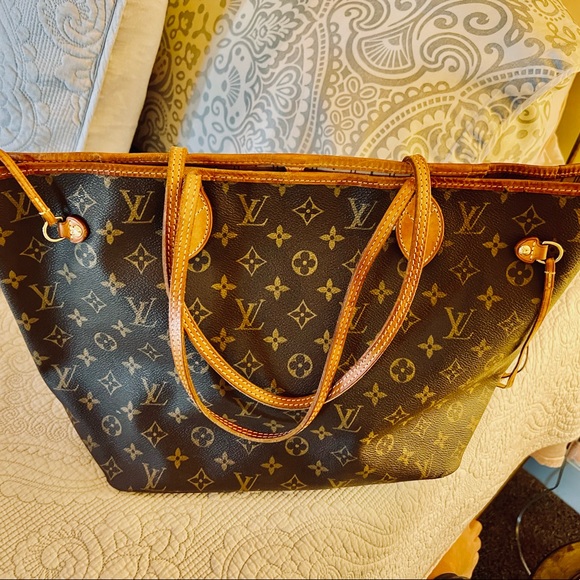 Authentic Louis Vuitton Neverfull MM Tote - Picture 7 of 11